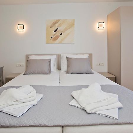 Luka'S Lodge Guesthouse & Hostel 赫瓦尔 外观 照片