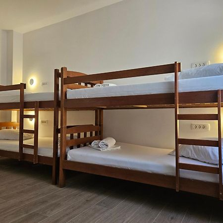 Luka'S Lodge Guesthouse & Hostel 赫瓦尔 外观 照片