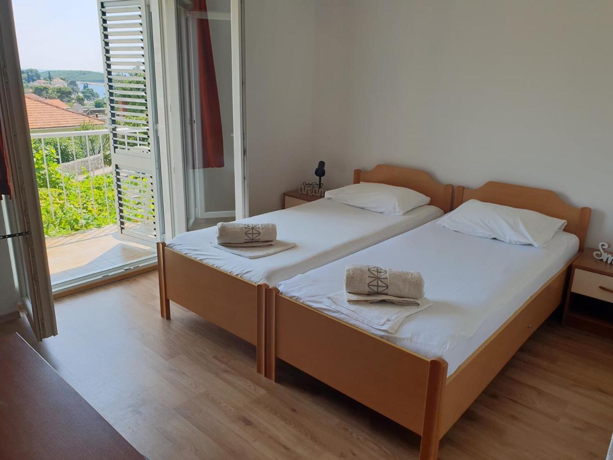 Luka'S Lodge Guesthouse & Hostel 赫瓦尔 外观 照片