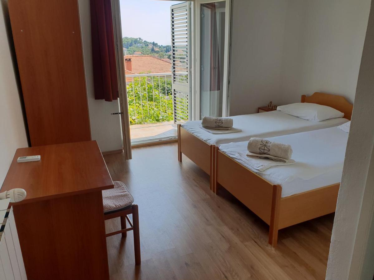 Luka'S Lodge Guesthouse & Hostel 赫瓦尔 外观 照片