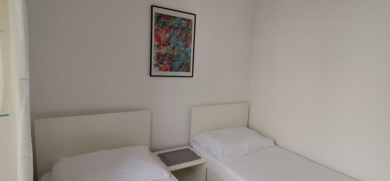 Luka'S Lodge Guesthouse & Hostel 赫瓦尔 外观 照片