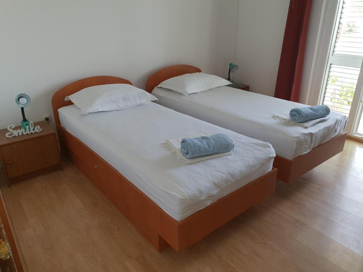 Luka'S Lodge Guesthouse & Hostel 赫瓦尔 外观 照片