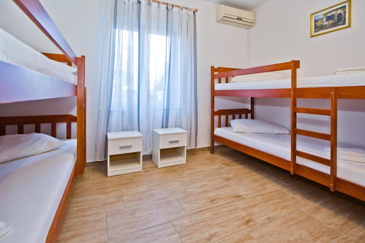 Luka'S Lodge Guesthouse & Hostel 赫瓦尔 外观 照片