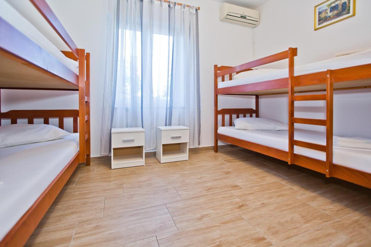 Luka'S Lodge Guesthouse & Hostel 赫瓦尔 外观 照片