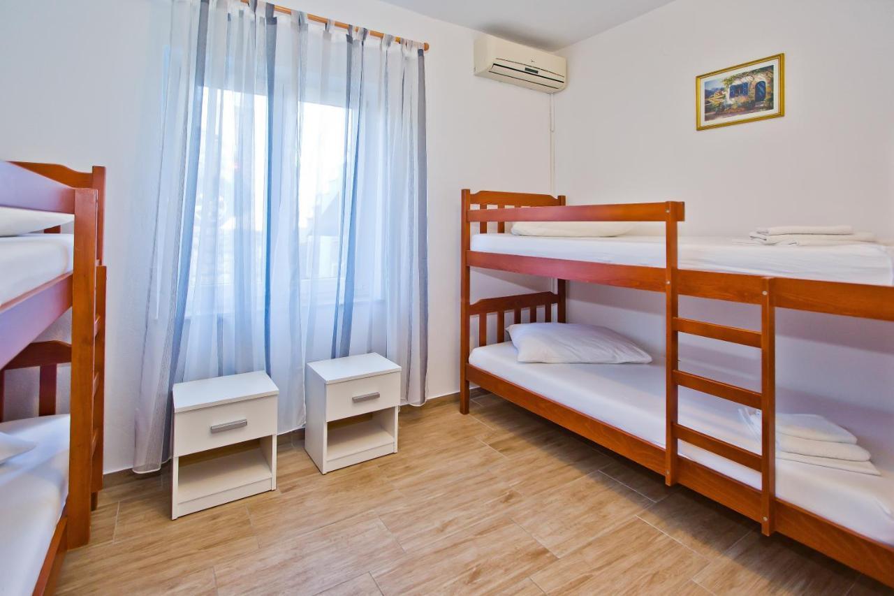 Luka'S Lodge Guesthouse & Hostel 赫瓦尔 外观 照片