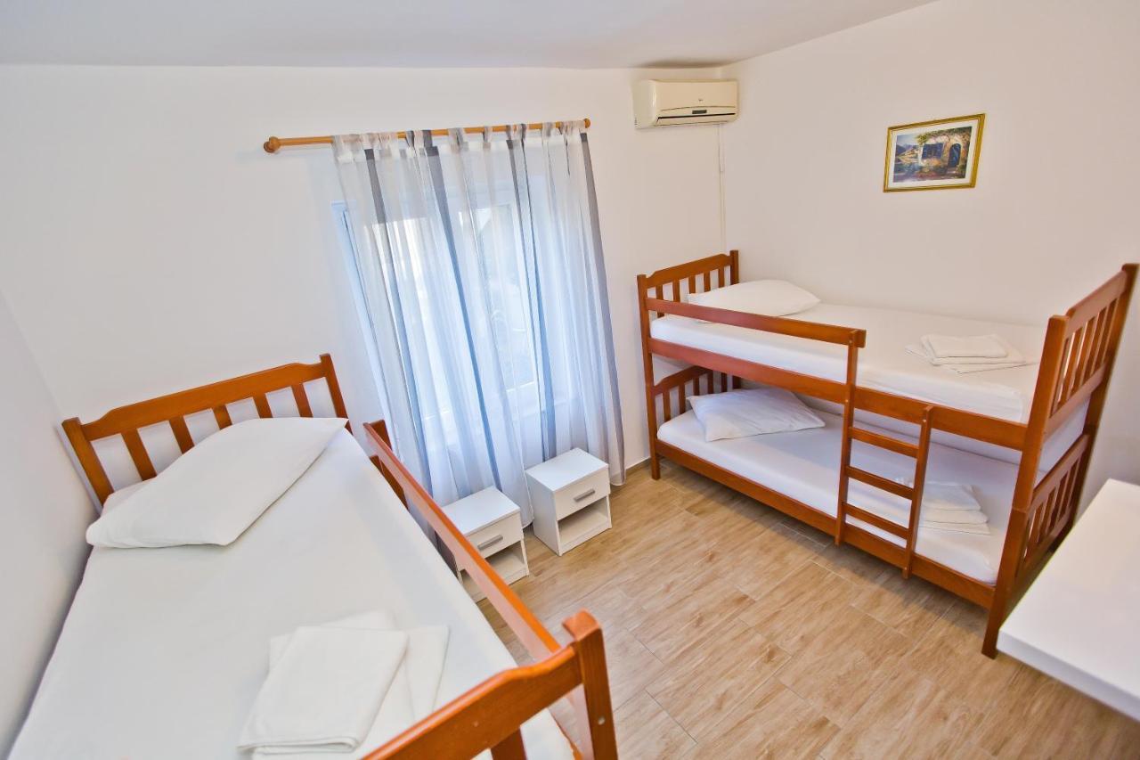 Luka'S Lodge Guesthouse & Hostel 赫瓦尔 外观 照片