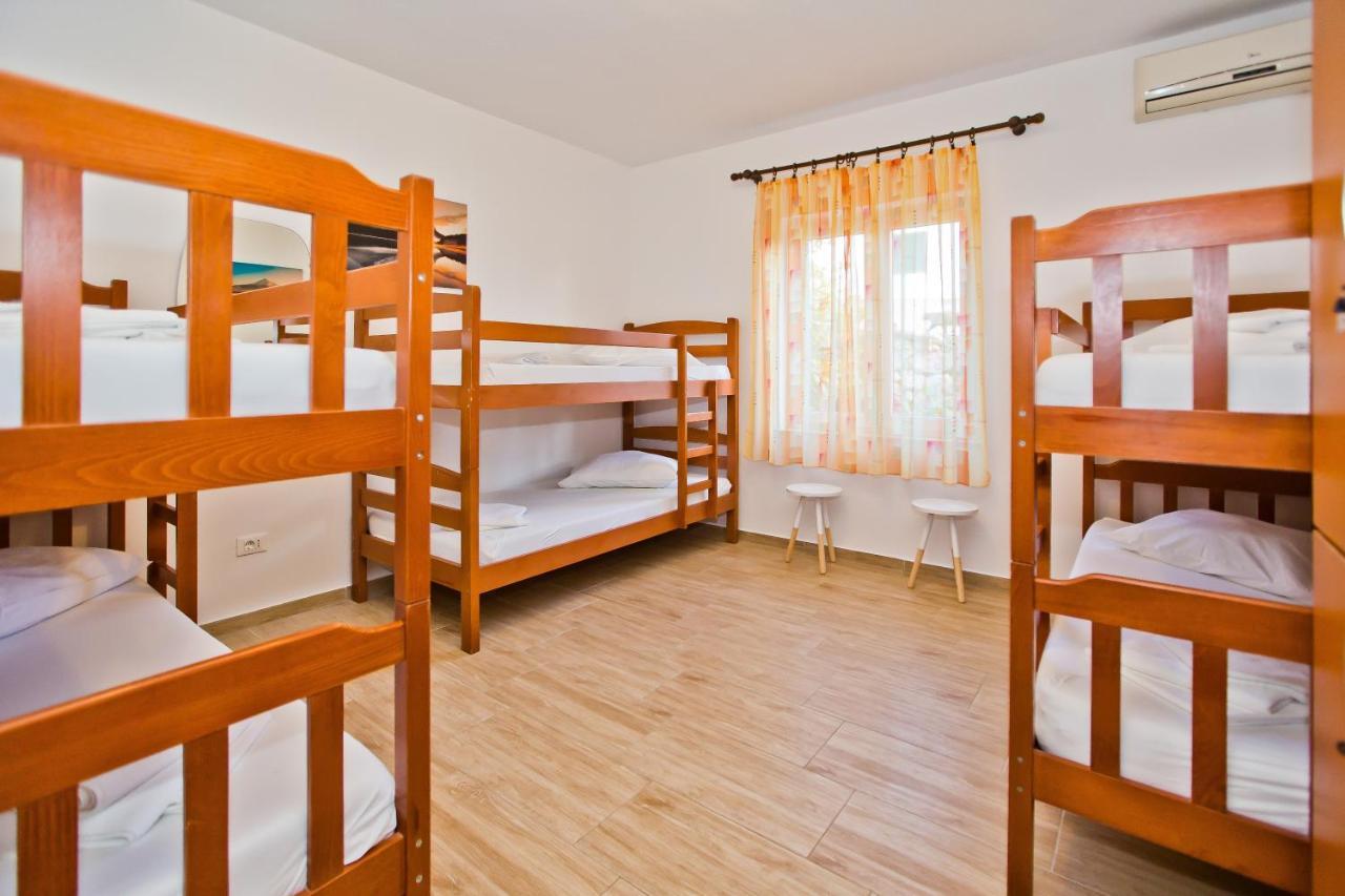 Luka'S Lodge Guesthouse & Hostel 赫瓦尔 外观 照片
