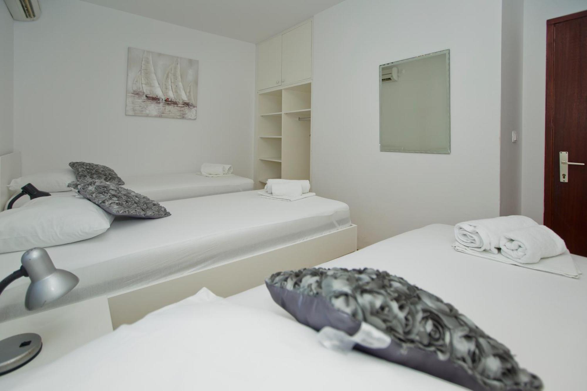 Luka'S Lodge Guesthouse & Hostel 赫瓦尔 外观 照片