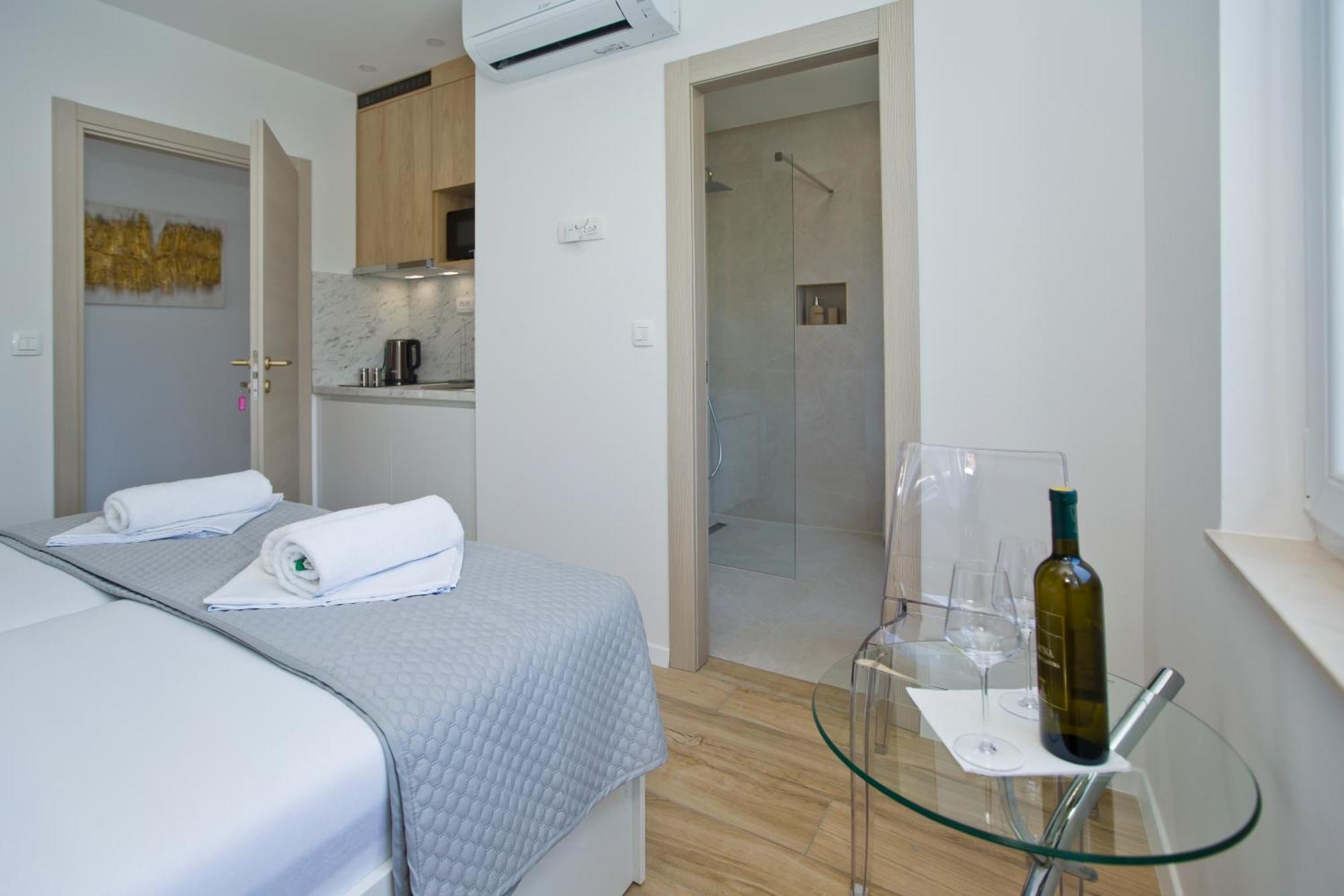 Luka'S Lodge Guesthouse & Hostel 赫瓦尔 外观 照片