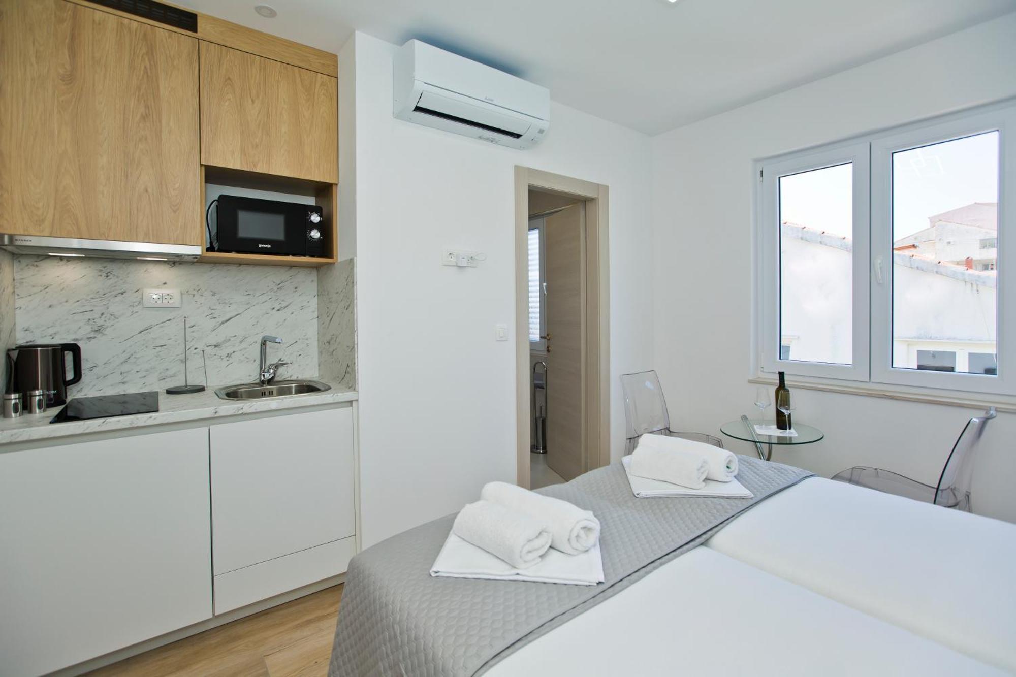 Luka'S Lodge Guesthouse & Hostel 赫瓦尔 外观 照片
