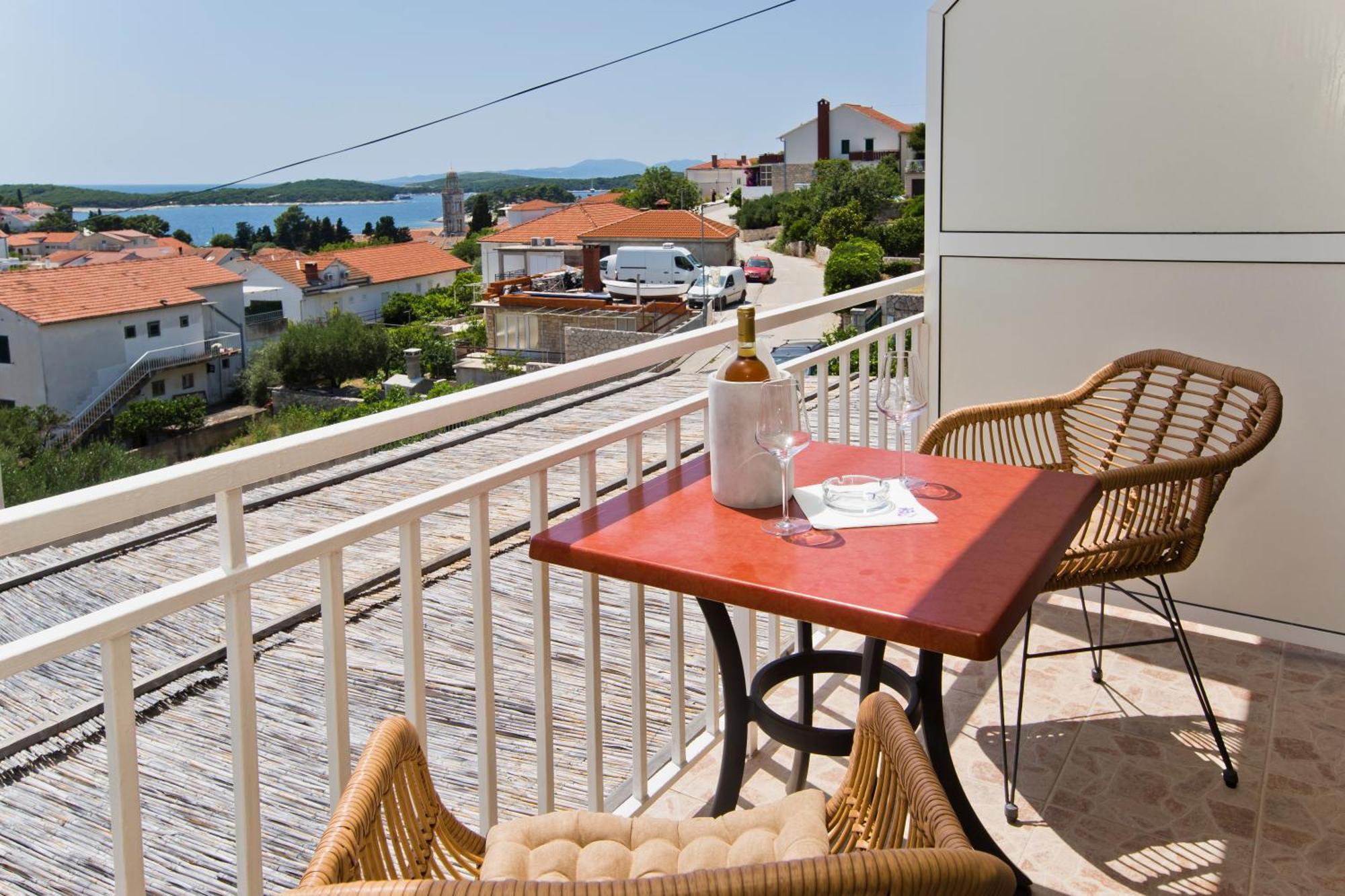 Luka'S Lodge Guesthouse & Hostel 赫瓦尔 外观 照片