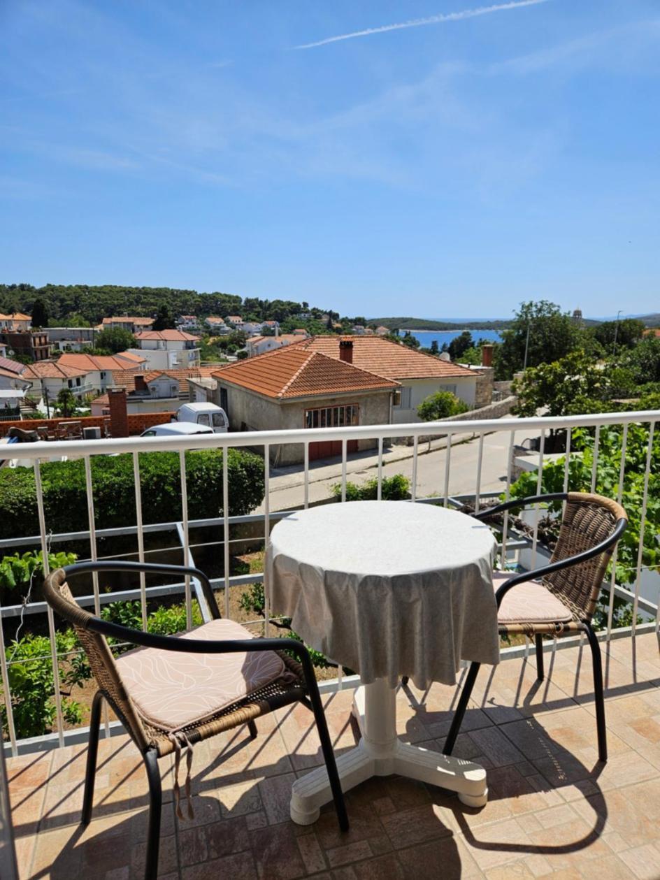 Luka'S Lodge Guesthouse & Hostel 赫瓦尔 外观 照片