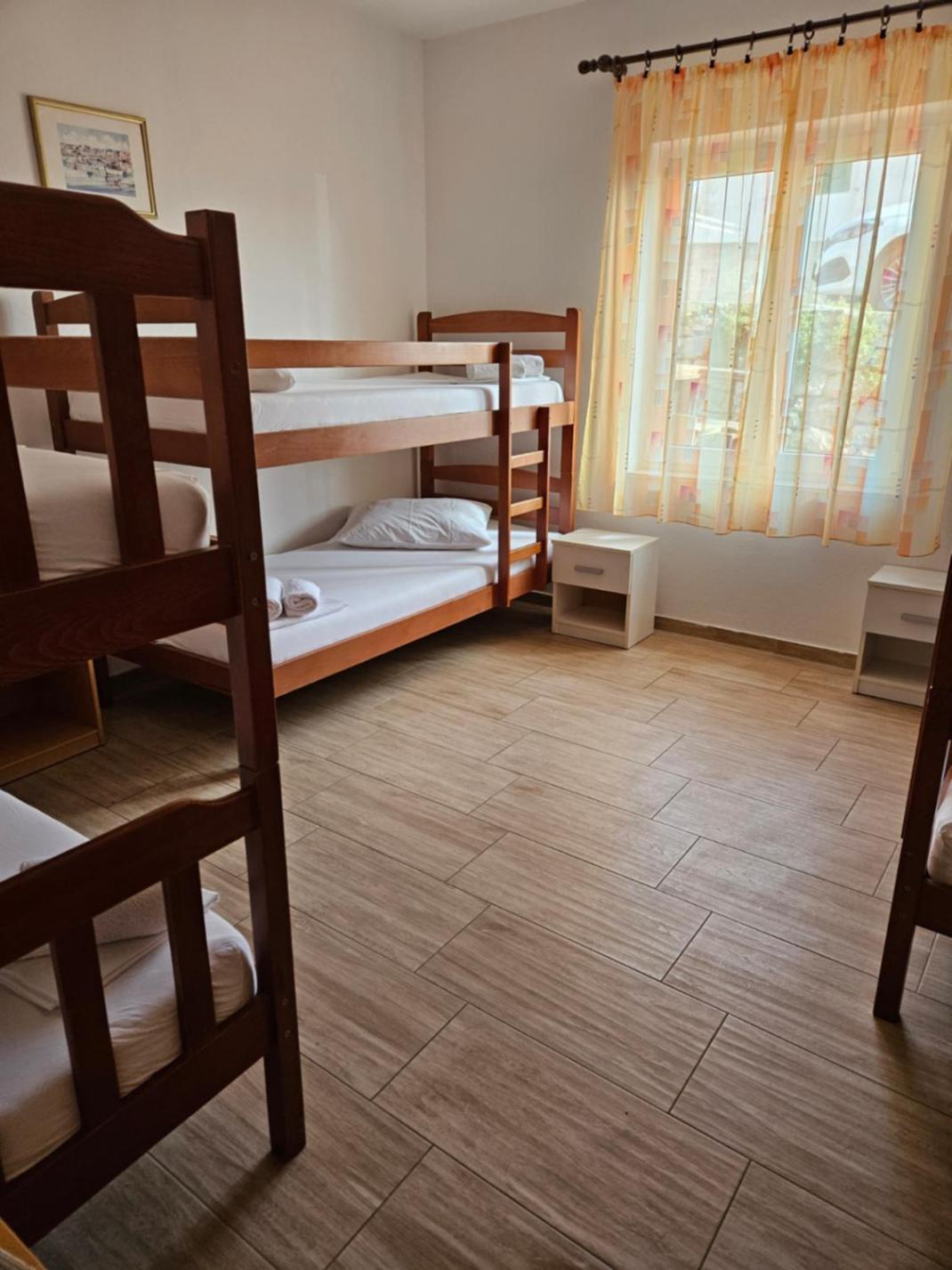 Luka'S Lodge Guesthouse & Hostel 赫瓦尔 外观 照片