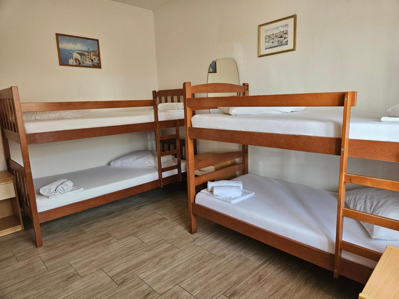 Luka'S Lodge Guesthouse & Hostel 赫瓦尔 外观 照片