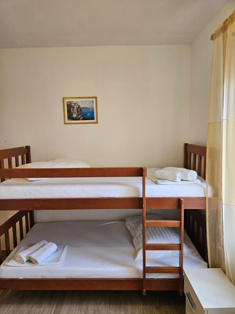 Luka'S Lodge Guesthouse & Hostel 赫瓦尔 外观 照片