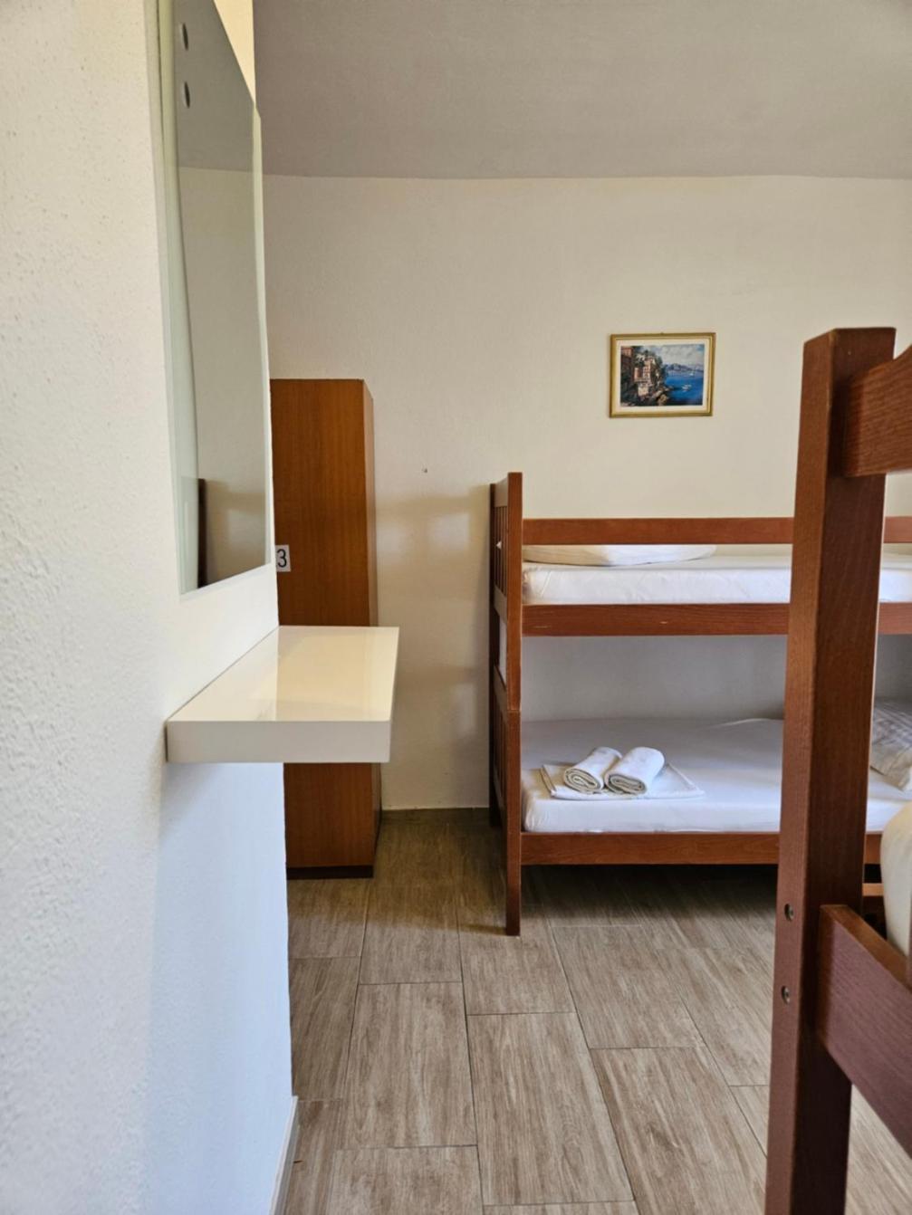 Luka'S Lodge Guesthouse & Hostel 赫瓦尔 外观 照片