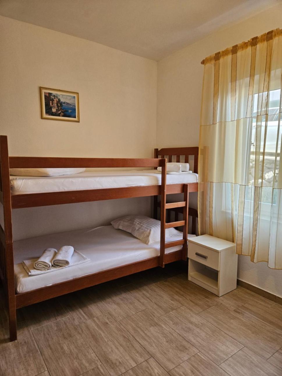 Luka'S Lodge Guesthouse & Hostel 赫瓦尔 外观 照片