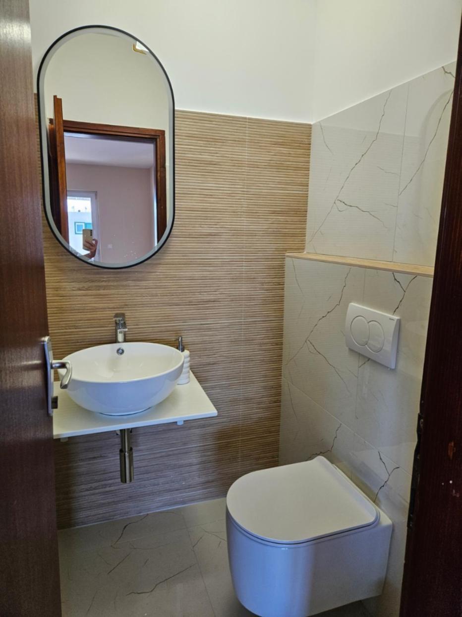 Luka'S Lodge Guesthouse & Hostel 赫瓦尔 外观 照片