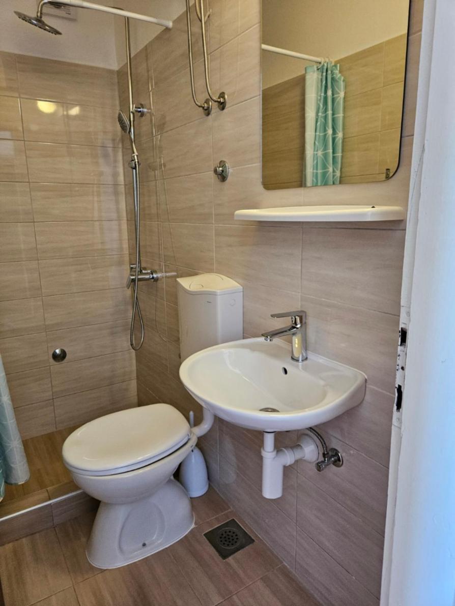 Luka'S Lodge Guesthouse & Hostel 赫瓦尔 外观 照片